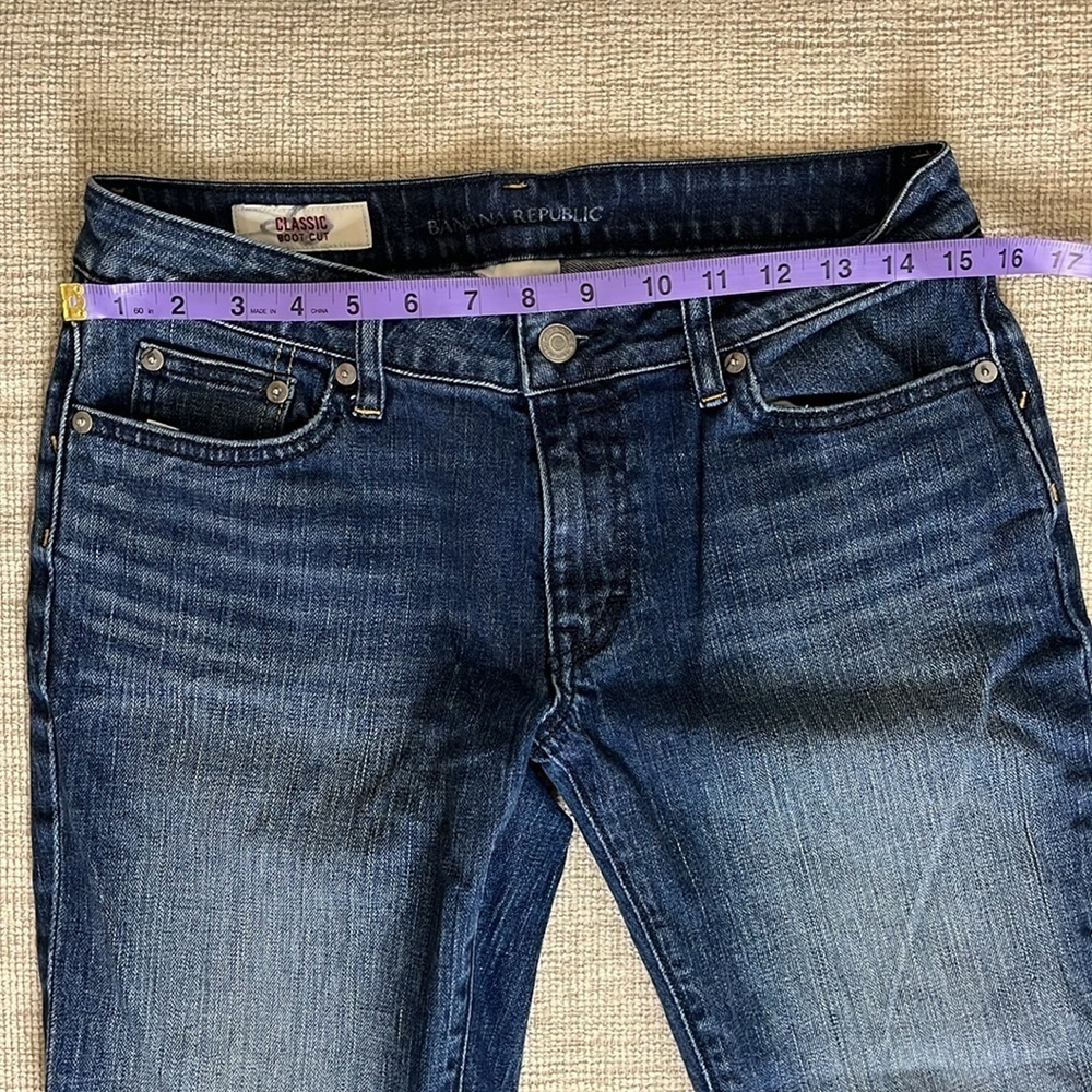 ⭐️ Banana Republic Classic Boot Cut faded Jeans- Size 6 - Picture 5 of 10
